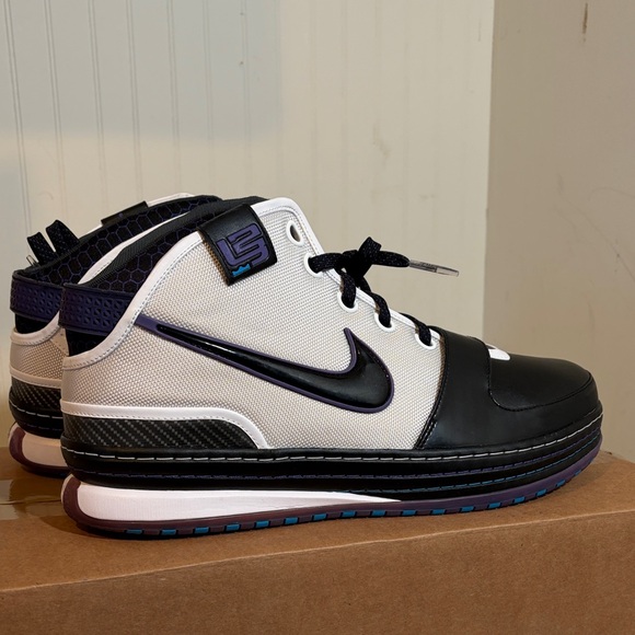 Nike Zoom LeBron 6 Hardwood Classic. Summit Lake Hornets Edition. 2009 Release!